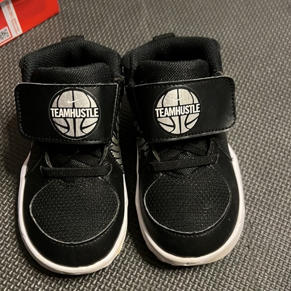 Infant Nike runners - Picture 2 of 3